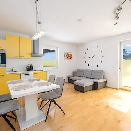 Peak Access - By Mynests Apartment *