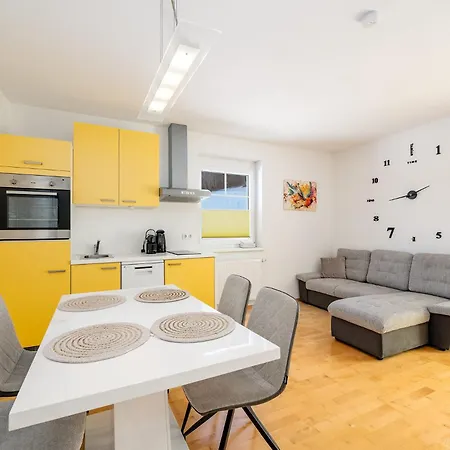 Apartment Peak Access - By Mynests